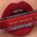 Batom Líquido Skinny Matte Vermelho Hibisco Niina Secrets Eudora